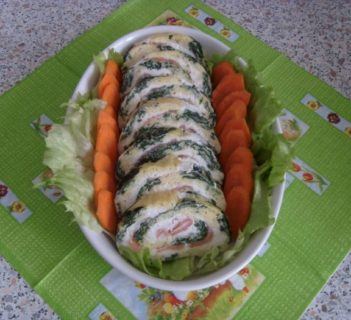 Rolada jajeczno-szpinakowa z łososiem