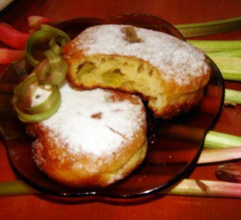 Racuszki z rabarbarem