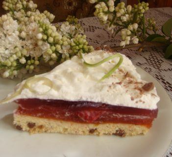 Torcik z masą rabarbarową