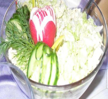 Sałatka z kapusty pekińskiej z sosem winegret