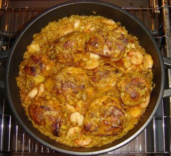 Paella z Kurczakiem i Owocami Morza