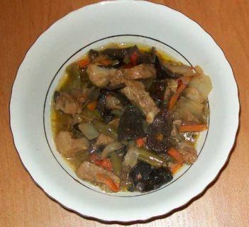 Wieprzowina z warzywami prawie po „chińsku”