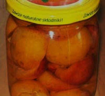 Kompot morelowy w słoikach