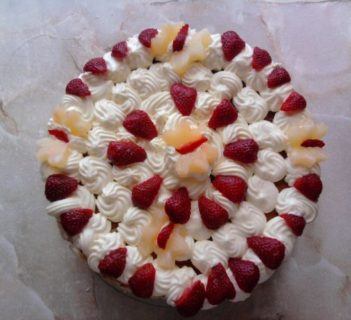 Tort z truskawkami