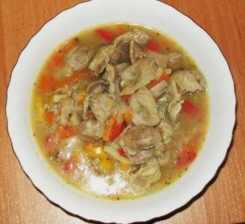 Zupa gulaszowa z żełądków drobiowych