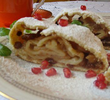 Strudel z jabłkami